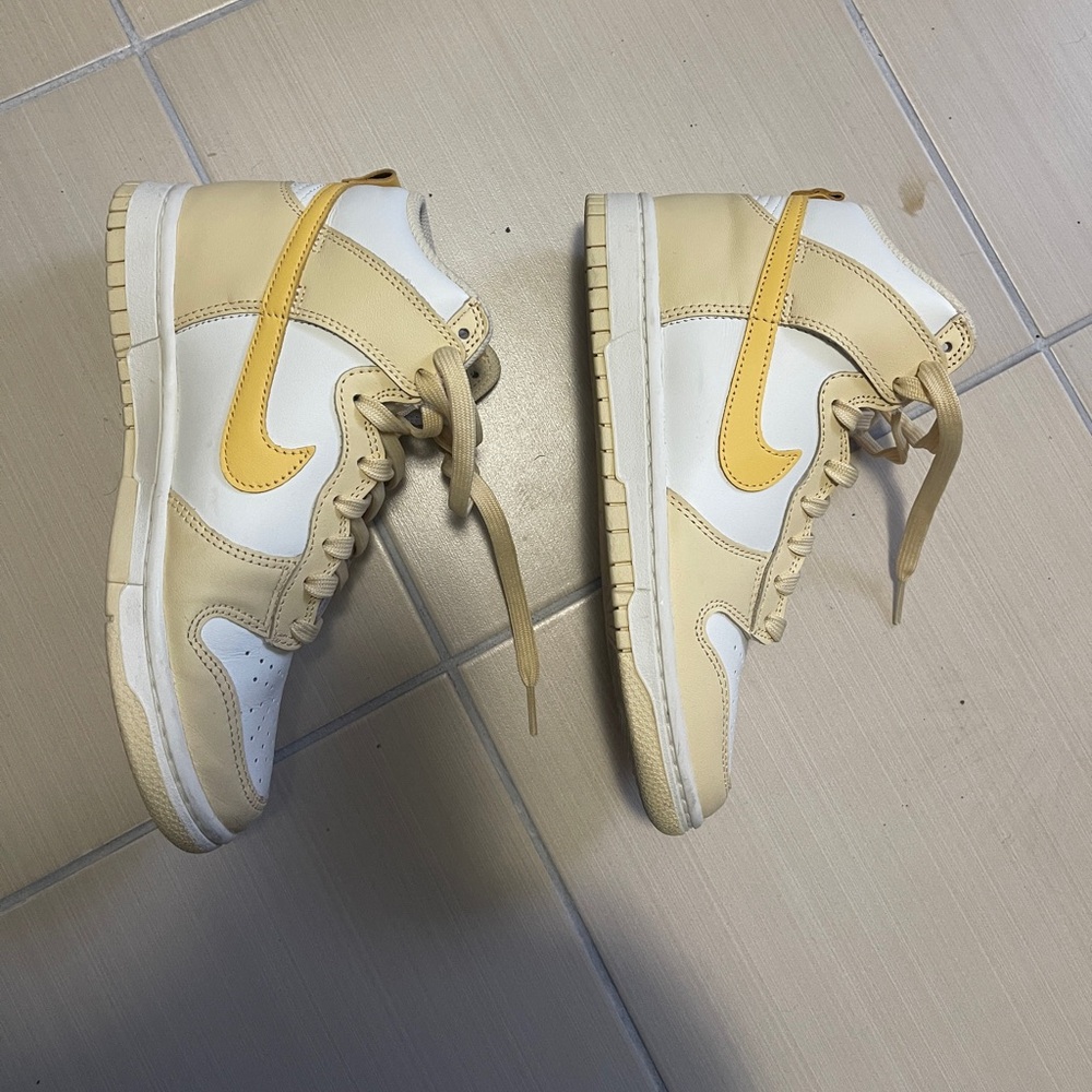Nike woman high tops size 6.5